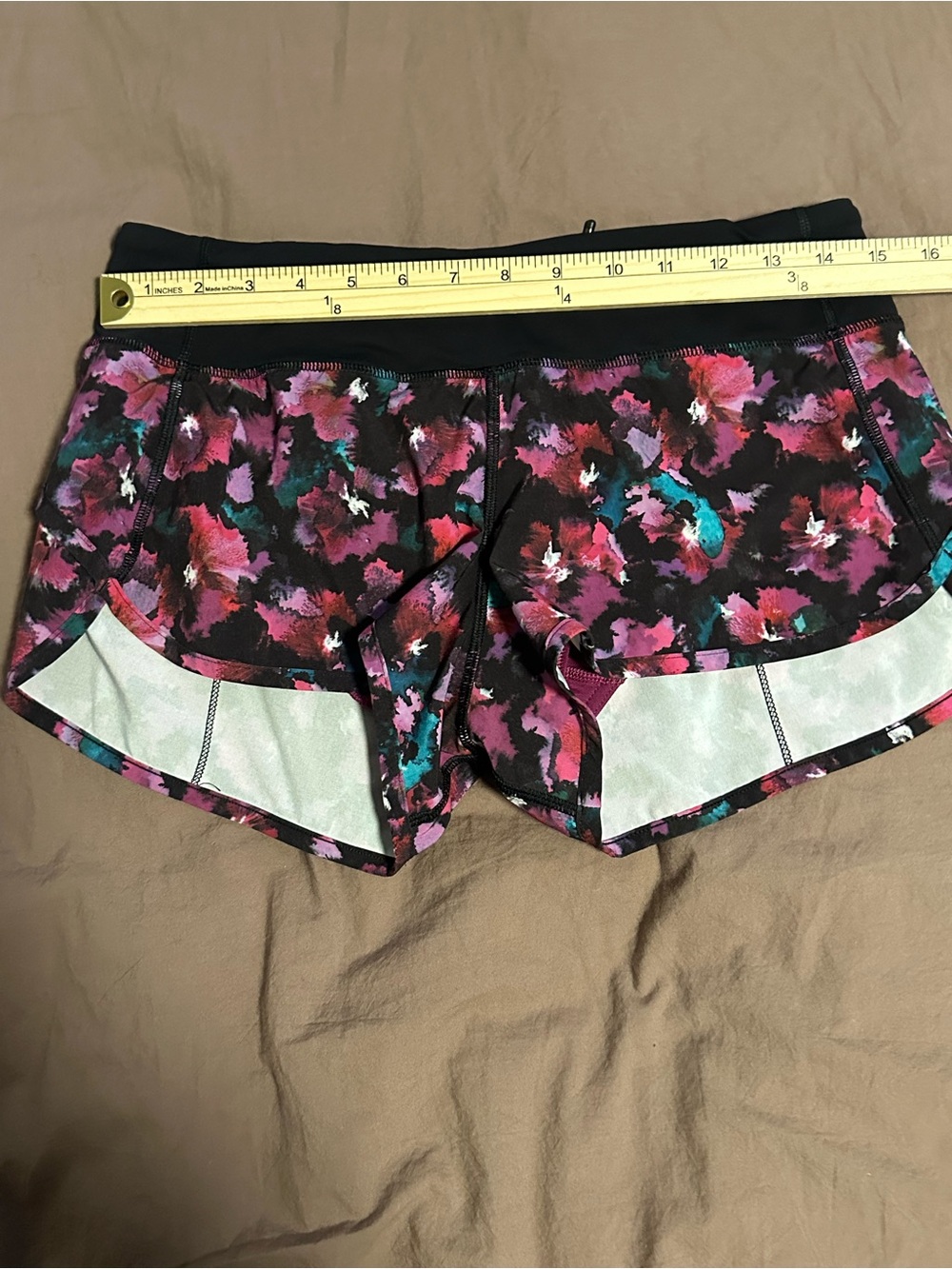 Lululemon Speed Short in Mini Midnight Bloom Black Deep Fuschia Black colorway - Picture 4 of 9